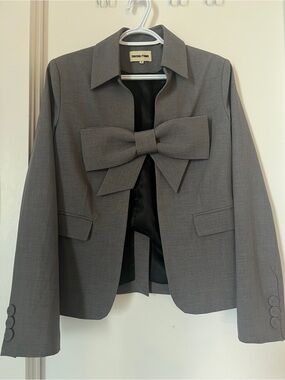 Shushutong Tailored Gray Bow-Front Blazer